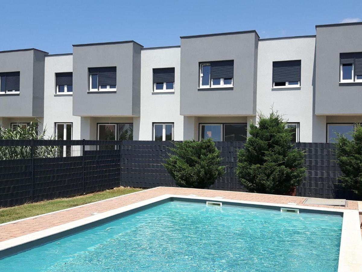 Apartments Lug, Privlaka With Pool Exterior foto