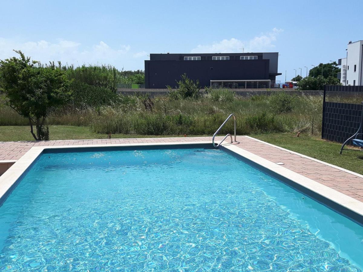 Apartments Lug, Privlaka With Pool Exterior foto