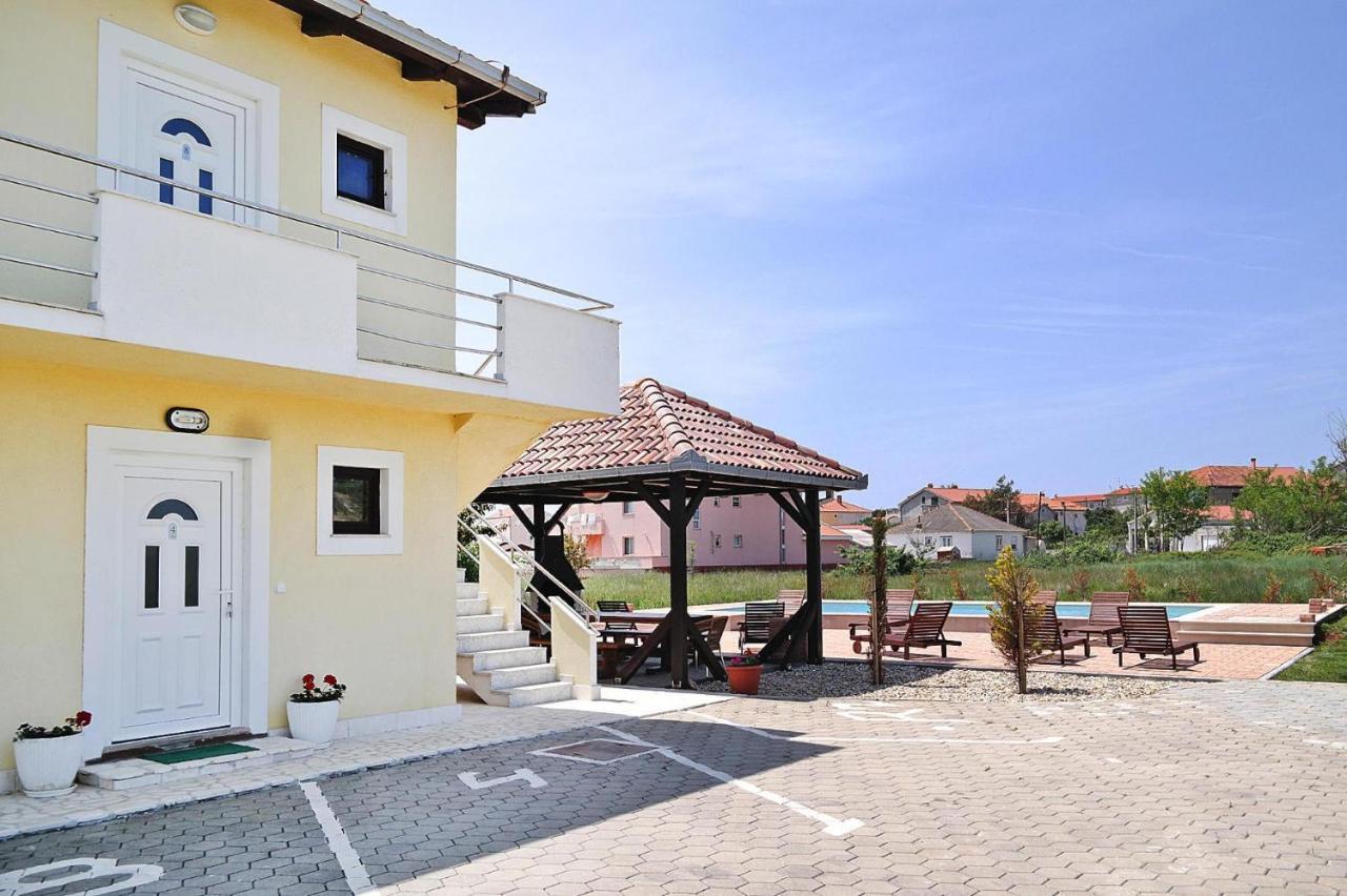 Apartments Lug, Privlaka With Pool Exterior foto
